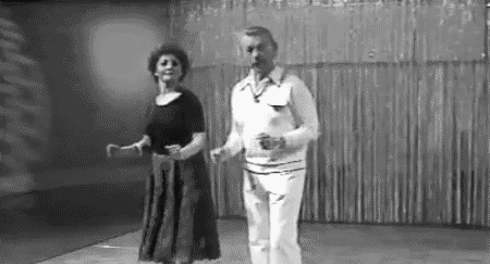 zwei Menschen tanzen